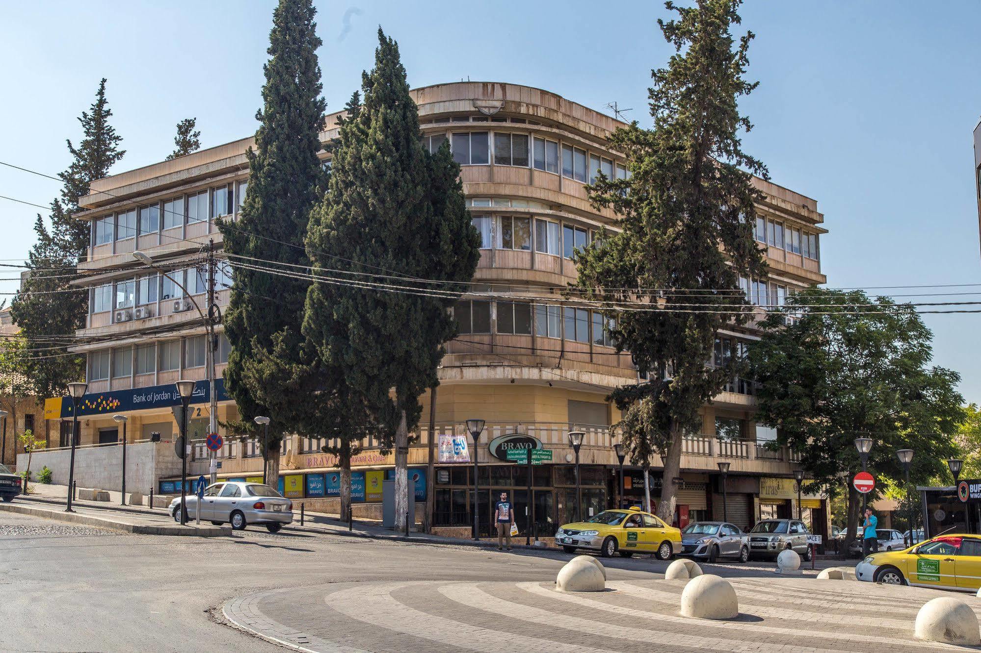 Antika Amman Hotel Экстерьер фото